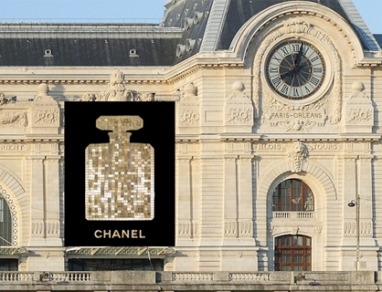 Chanel No.5 bottle to don Musée d’Orsay in Paris
