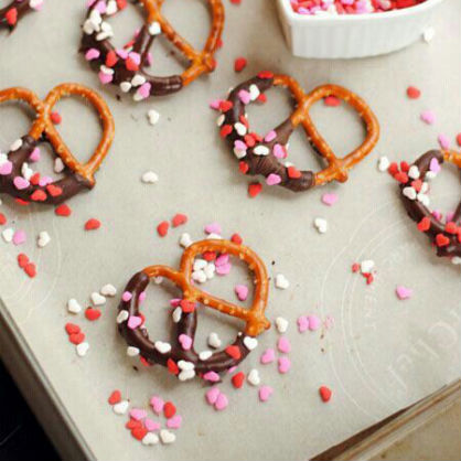 Valentine's Day Dessert: Chocolate Dipped Pretzels