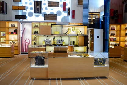 louis_vuitton_yayoi_kusuma_collaboration_pop_up_store_opening_1342031965.jpeg