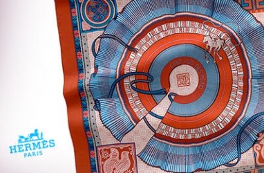 September 27: Hermés shows love for the carré