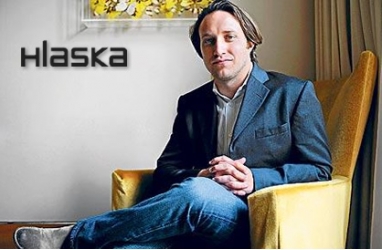 Head of YouTube leaves Web for fashion