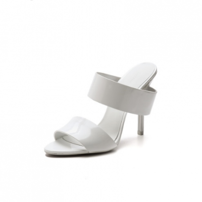 Minimalist Leather Sandals | LadyLUX - Online Luxury Lifestyle, Technology and Fashion Magazine