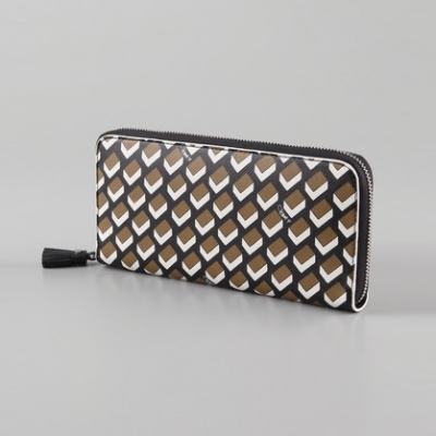 DVF Vintage Wallet | LadyLUX - Online Luxury Lifestyle, Technology and Fashion Magazine